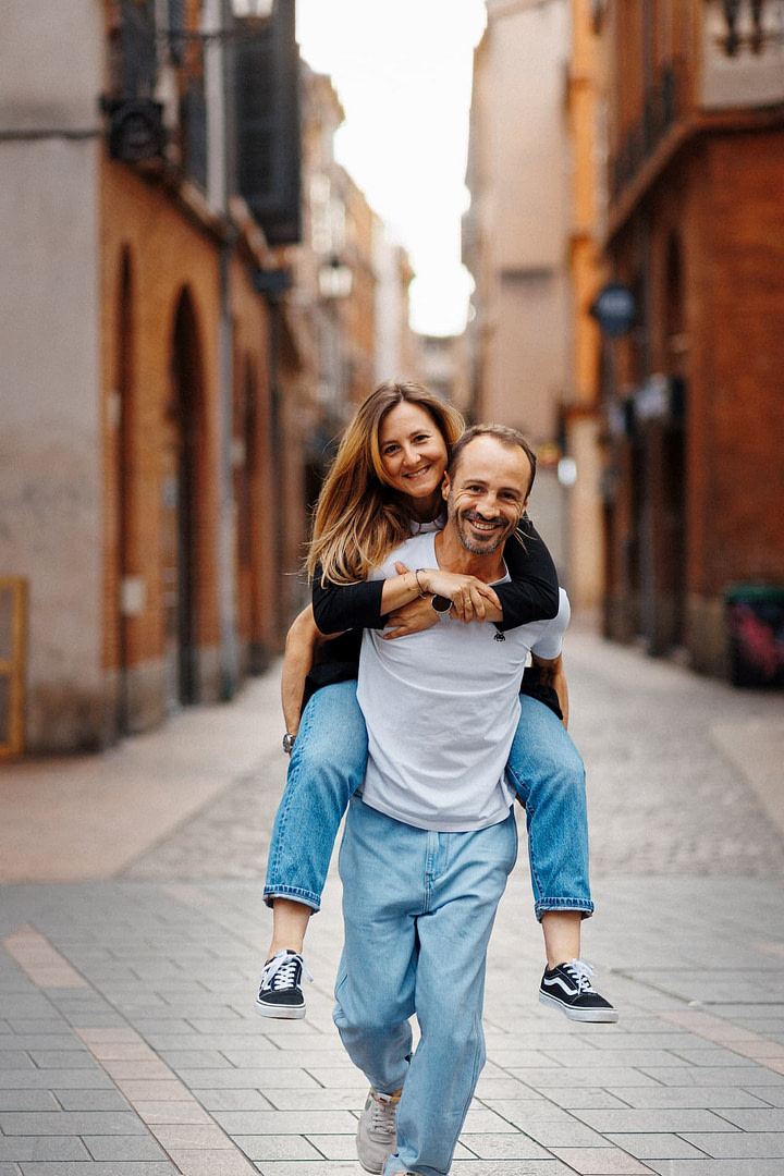 Séance photo couple à Toulouse, rue Alsace-Lorraine